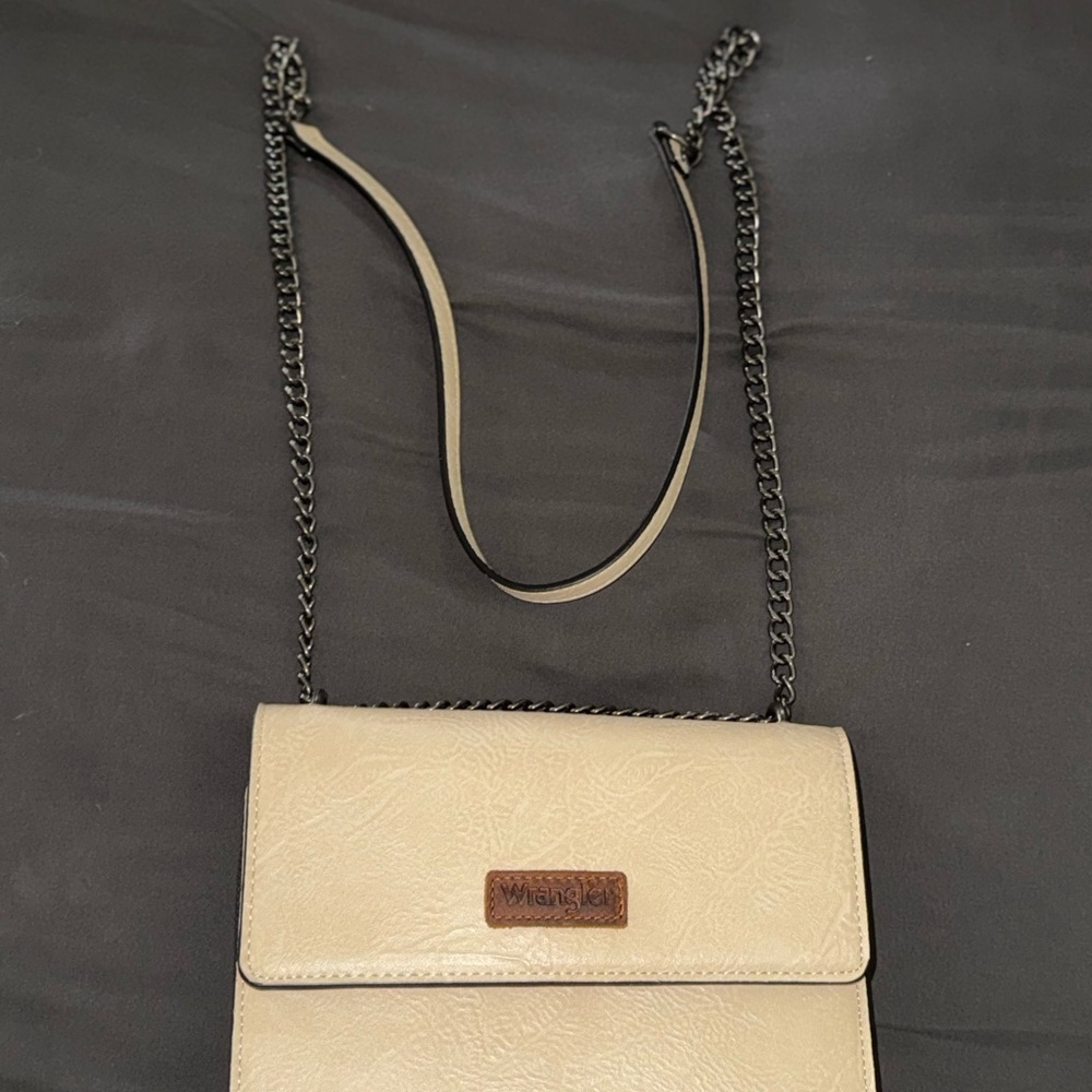 Wrangler Cream Crossbody Bag with Chain Strap